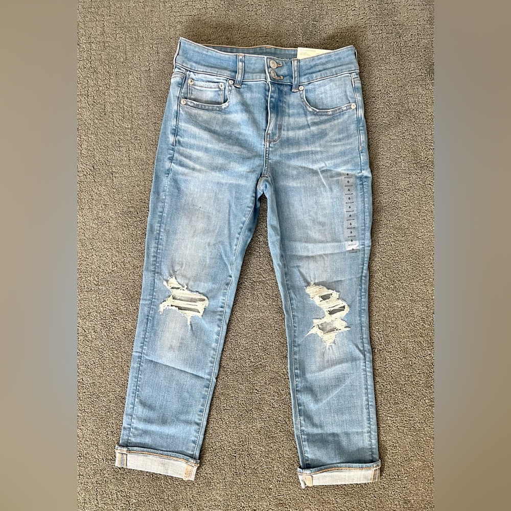 NWT American Eagle Distressed Capris Jeans